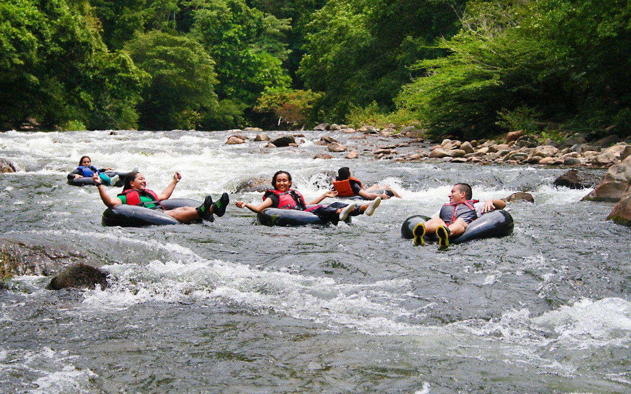 Tubing en el río Don Diego Tours en Latinoamérica