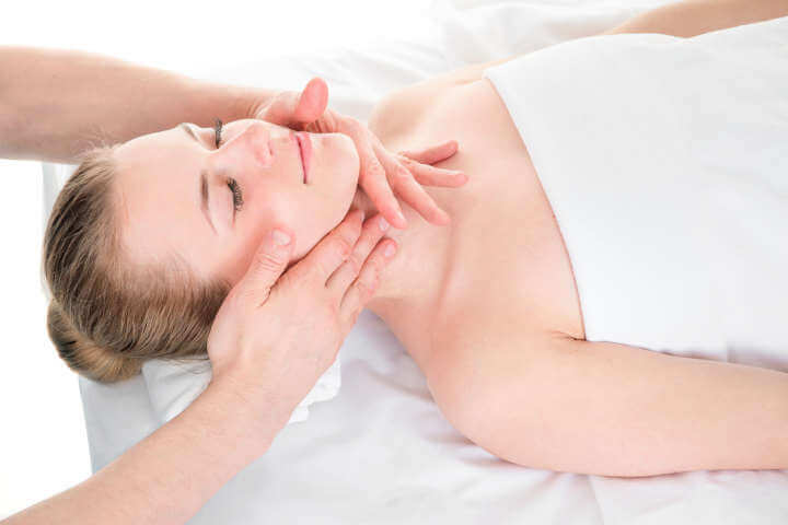 Sesión de masaje craneal y facial