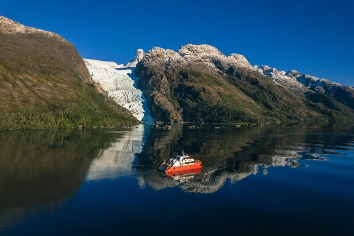Navegación Glaciares Balmaceda y Serrano con Almuerzo Magallánico