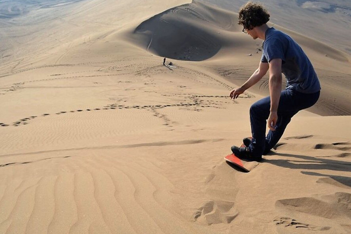 Sandboard en las dunas del cerro Dragón