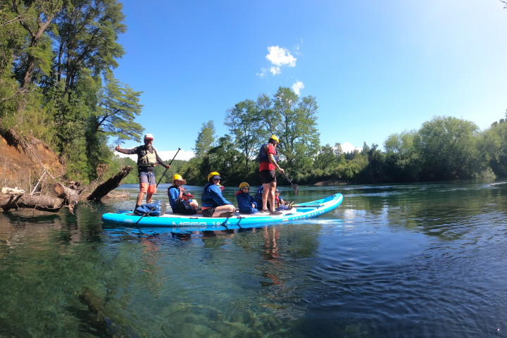 DESCENSO EN STAND UP PADDLE GRUPAL