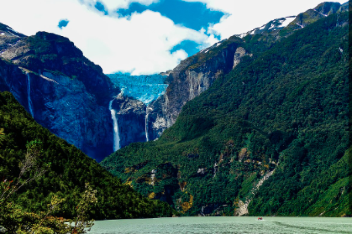 PARQUE NACIONAL Y VENTISQUERO COLGANTE QUEULAT - CARRETERA AUSTRAL NORTE