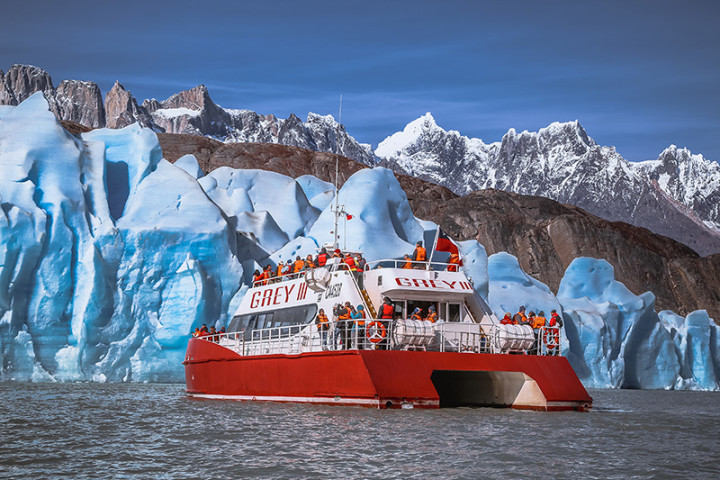 Navegación Glaciares Balmaceda y Serrano con Almuerzo Magallánico