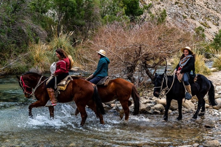 Caballos, Ríos y Cordillera