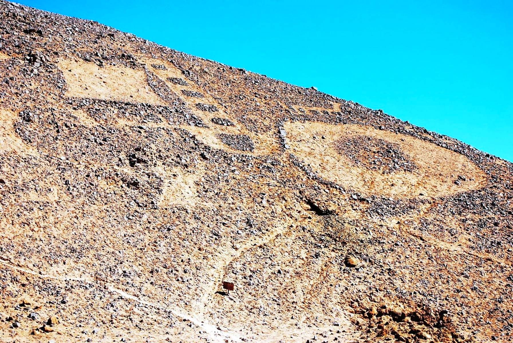 Tour Geoglifos de Pintados y los Pueblos Salitreros.