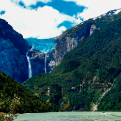 PARQUE NACIONAL Y VENTISQUERO COLGANTE QUEULAT - CARRETERA AUSTRAL NORTE